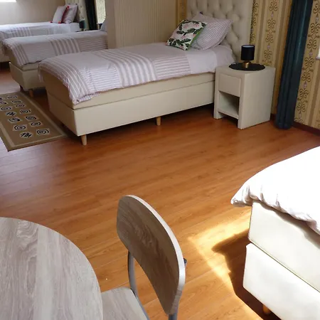 Les Bons Amis Apartment