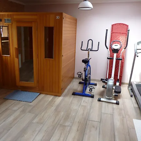 Les Bons Amis Apartment *