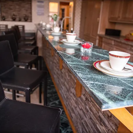 Les Bons Amis Apartment